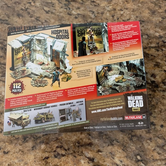 The Walking Dead Hospital Doors Building Set - Picture 3 of 3